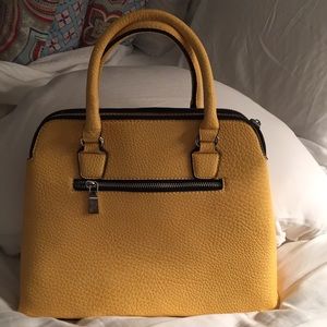 “Black River” multi pocket double strap Handbag!